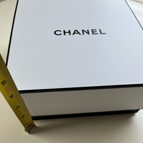 NEW Chanel Gift Box in Black & White for Handbags or Sunglasses and Jewelry - Picture 10 of 17